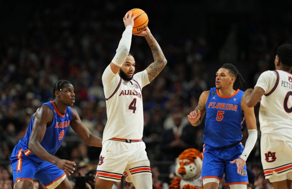 What does Johni Broome bring to the Sixers?